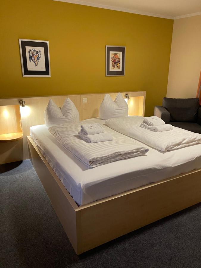 Hotel Select เมินเคงลัดบาค ภายนอก รูปภาพ